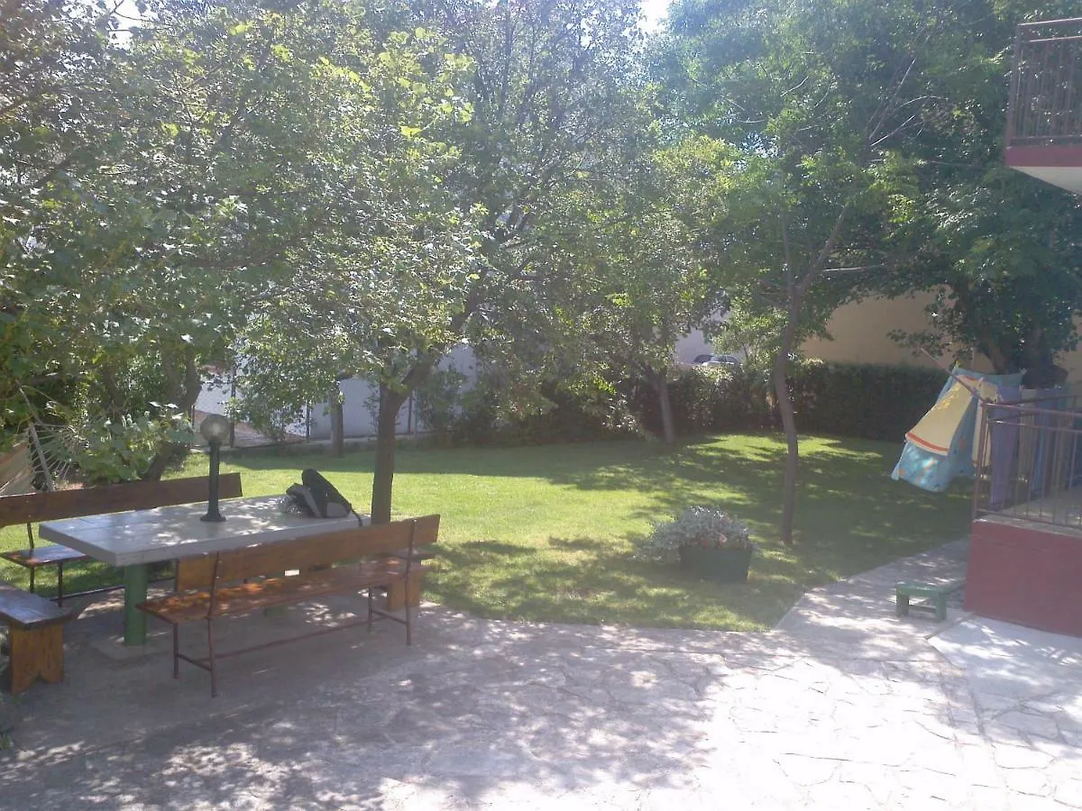 Apartmani Tonis kontakt